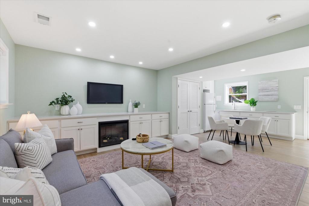 2905 MAPLEWOOD PLACE