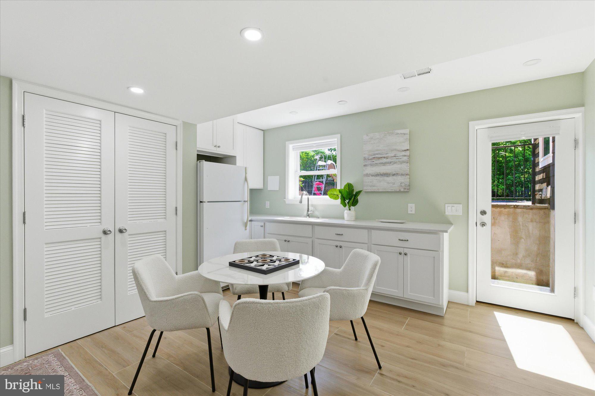 2905 MAPLEWOOD PLACE