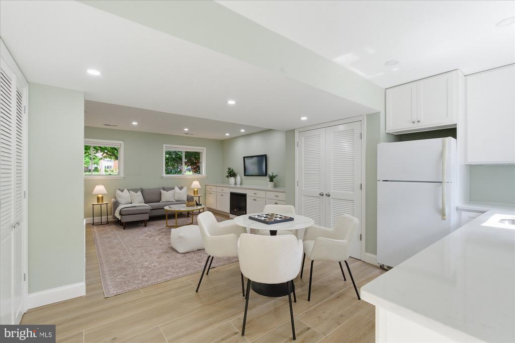 2905 MAPLEWOOD PLACE