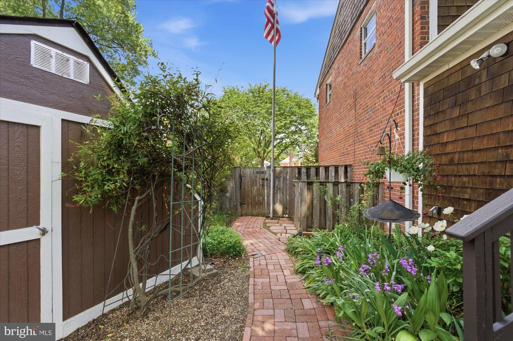 2905 MAPLEWOOD PLACE