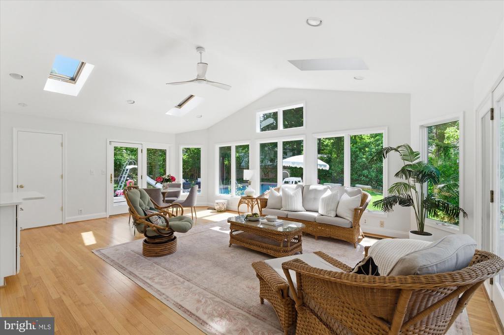 2905 MAPLEWOOD PLACE