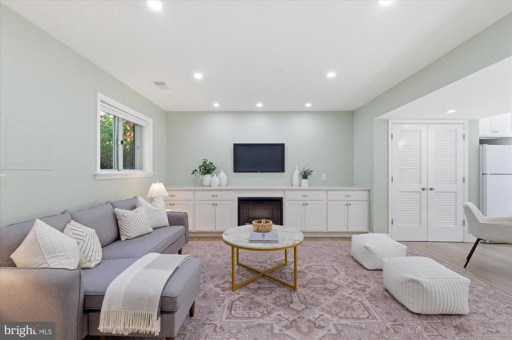 2905 MAPLEWOOD PLACE