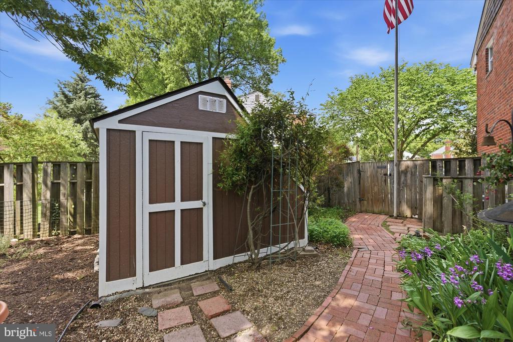 2905 MAPLEWOOD PLACE