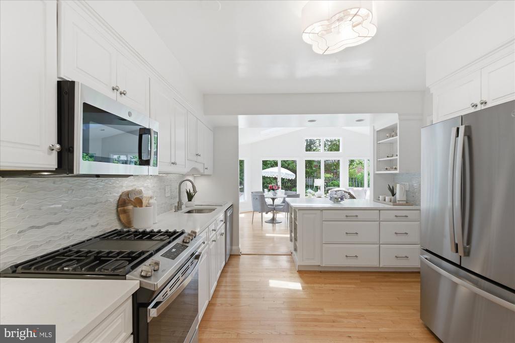 2905 MAPLEWOOD PLACE
