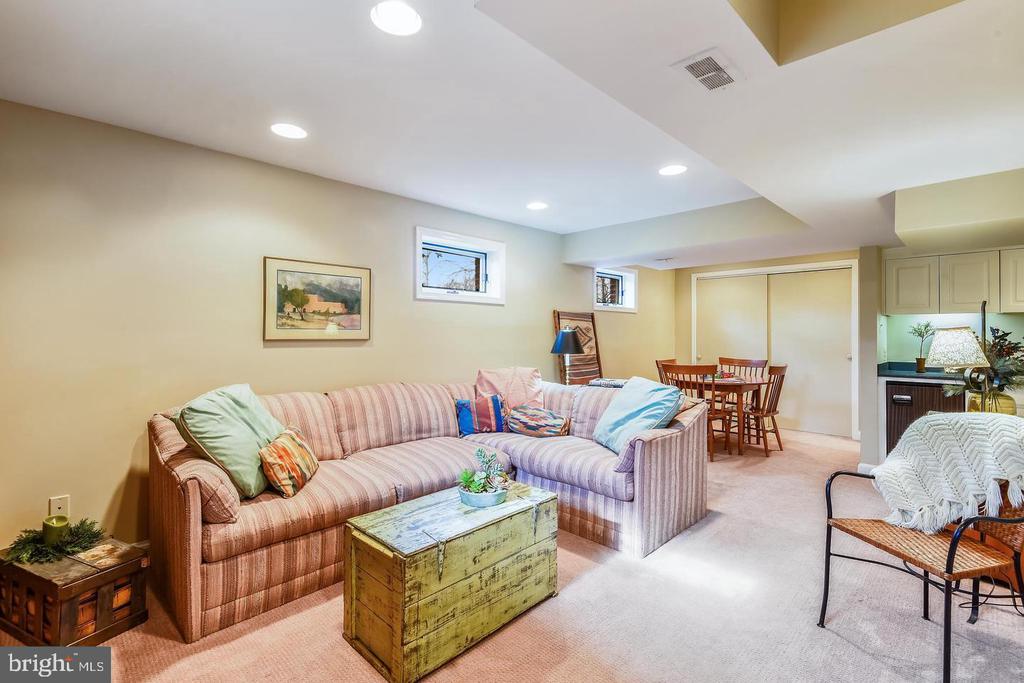 1727 OAKCREST DRIVE