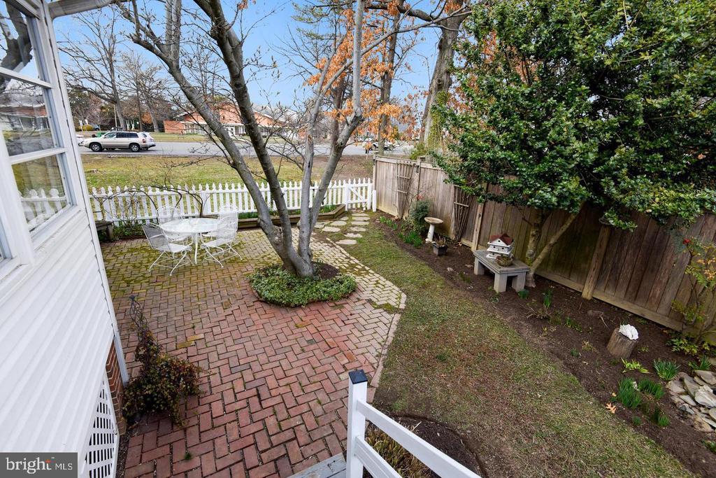 1727 OAKCREST DRIVE