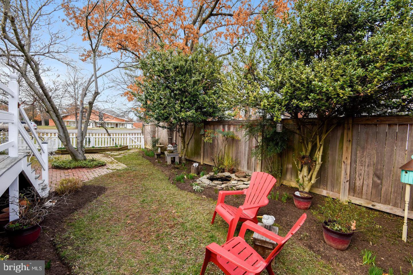 1727 OAKCREST DRIVE