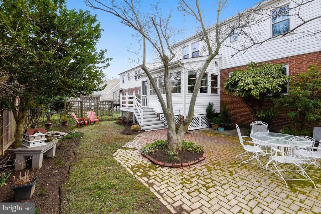 1727 OAKCREST DRIVE