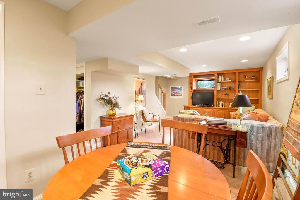 1727 OAKCREST DRIVE