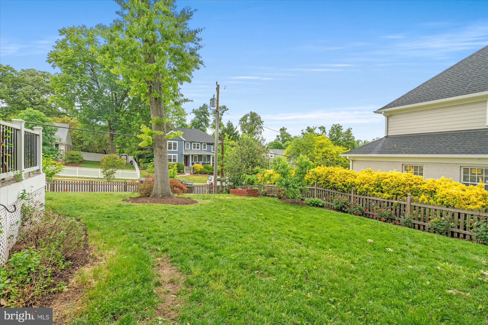 610 CRESTWOOD DRIVE