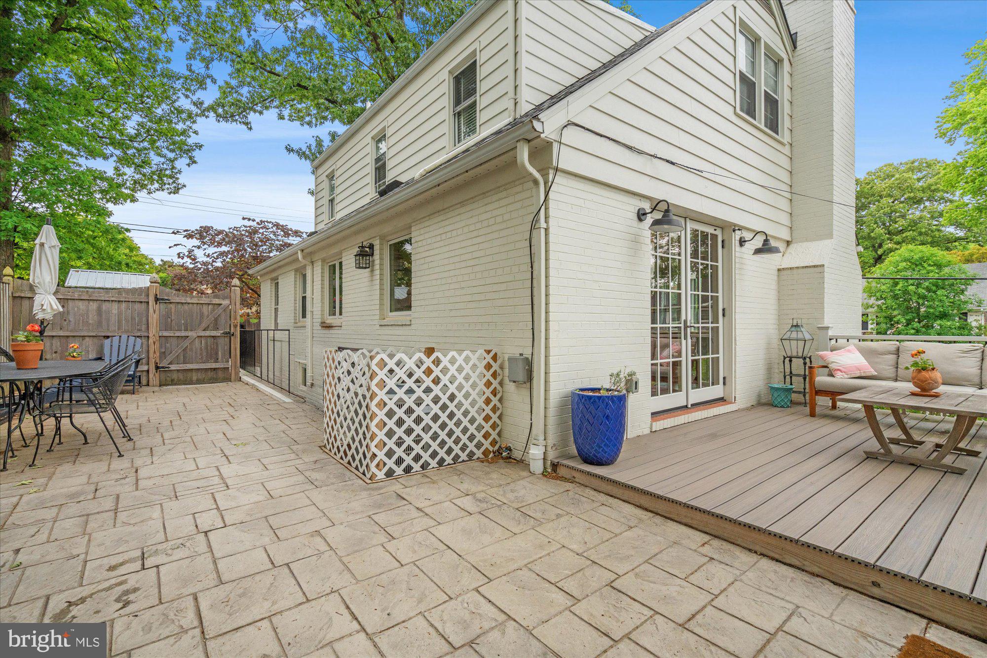 610 CRESTWOOD DRIVE