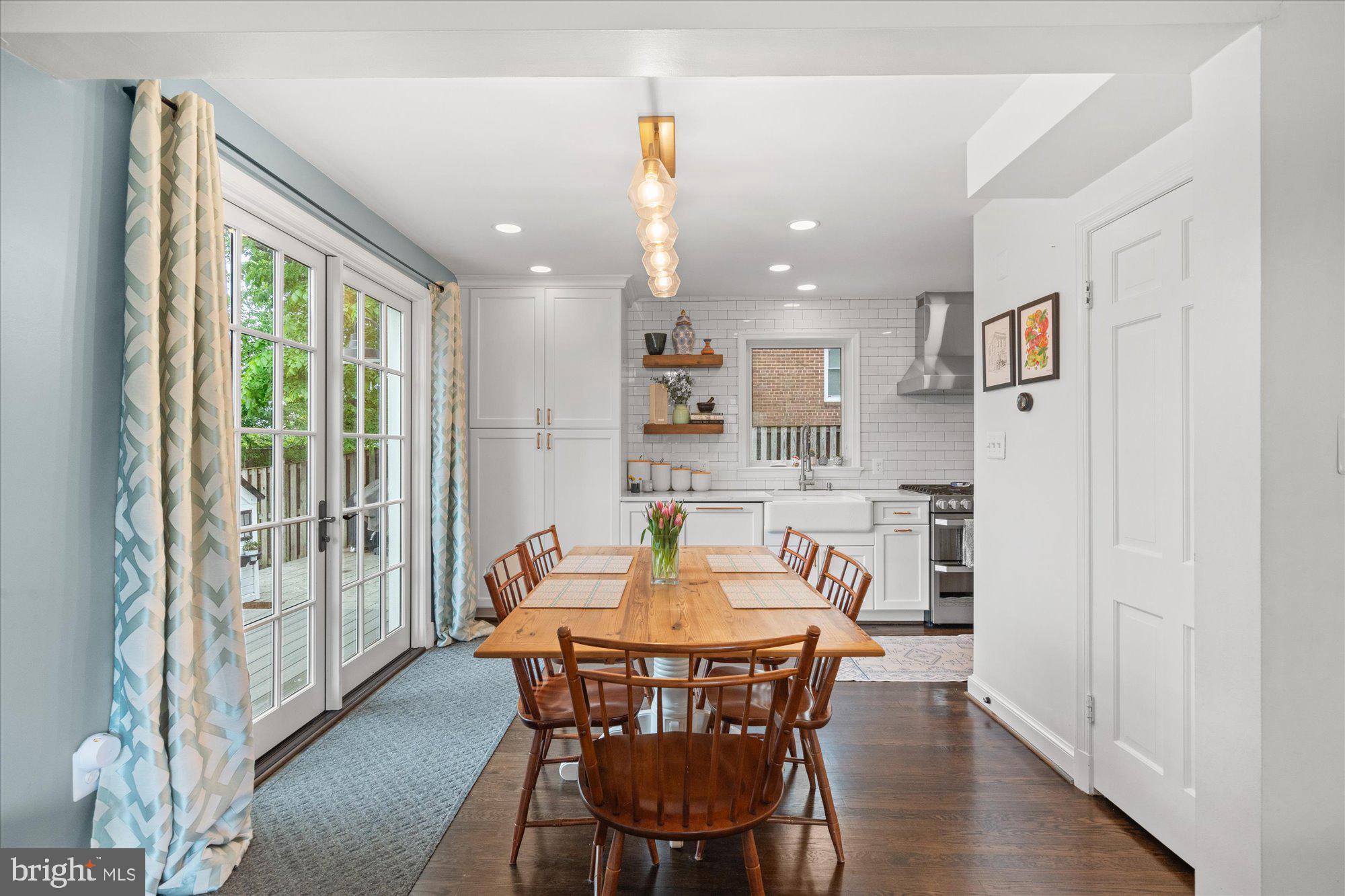 610 CRESTWOOD DRIVE