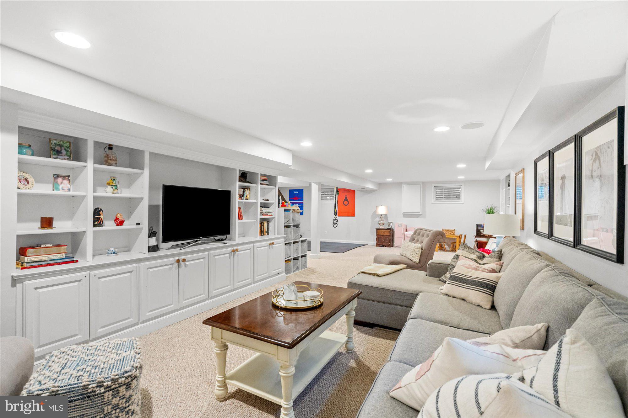 610 CRESTWOOD DRIVE