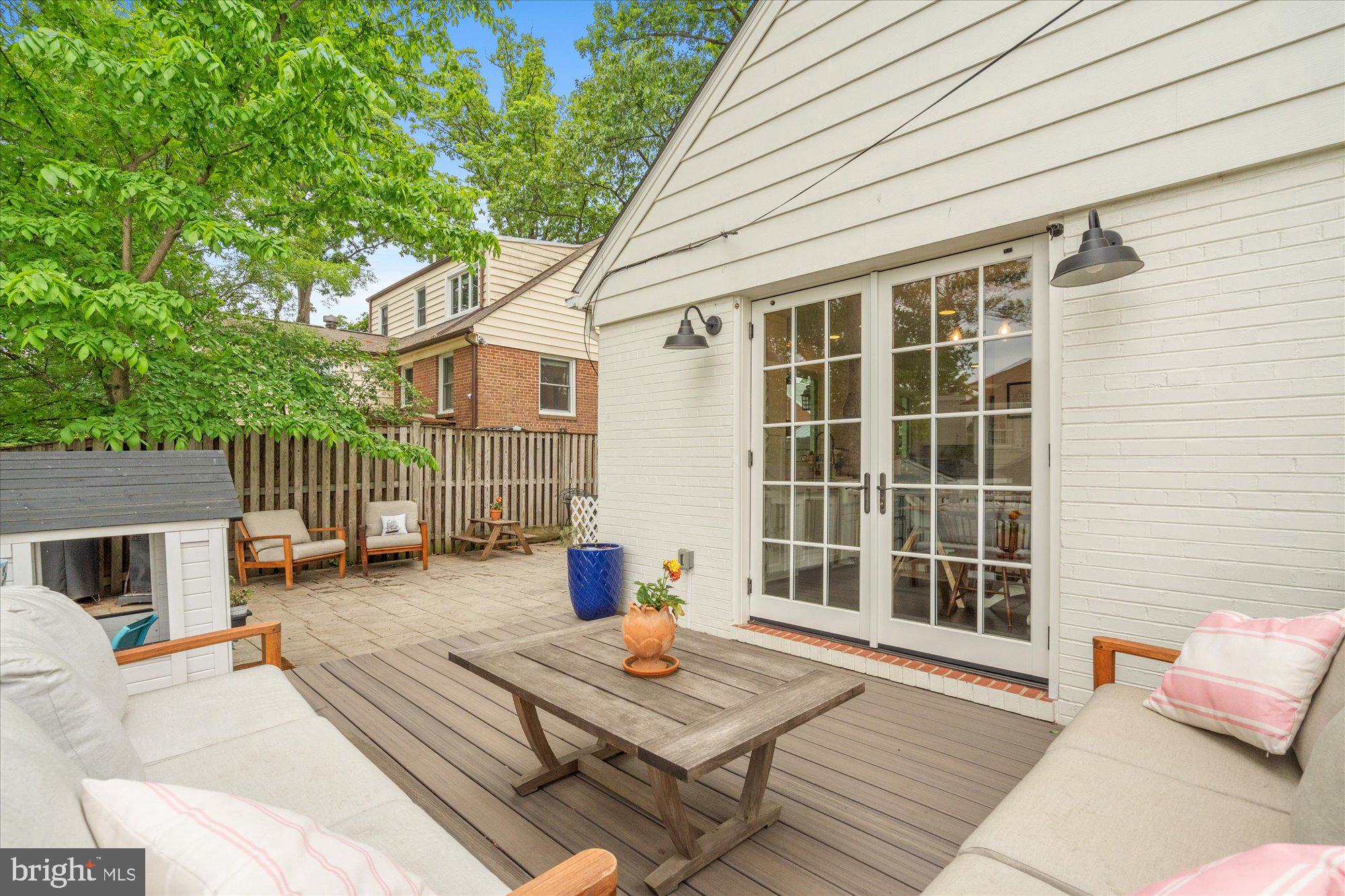 610 CRESTWOOD DRIVE