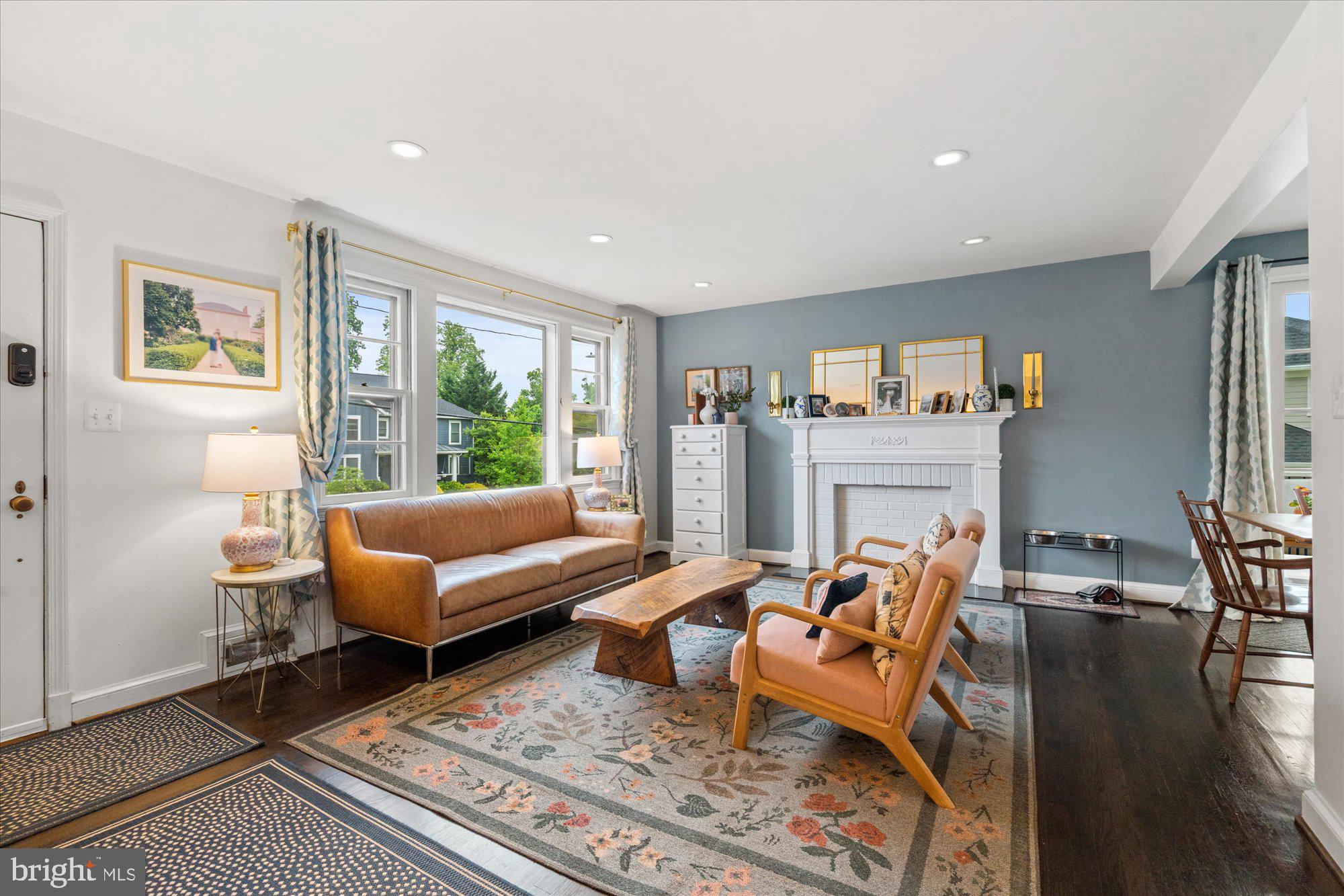 610 CRESTWOOD DRIVE