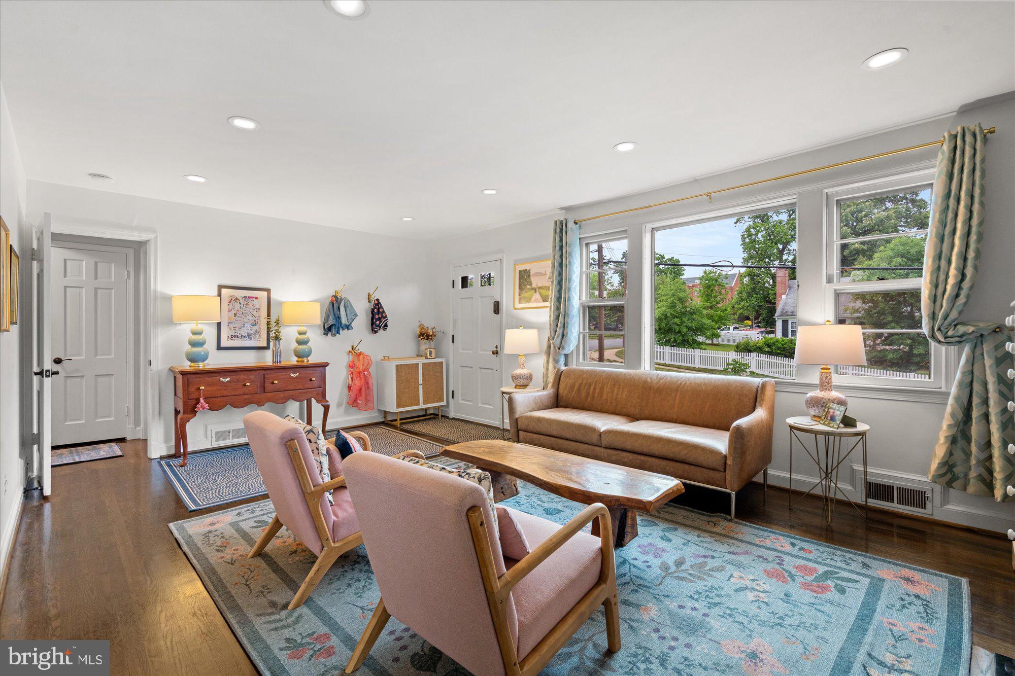 610 CRESTWOOD DRIVE
