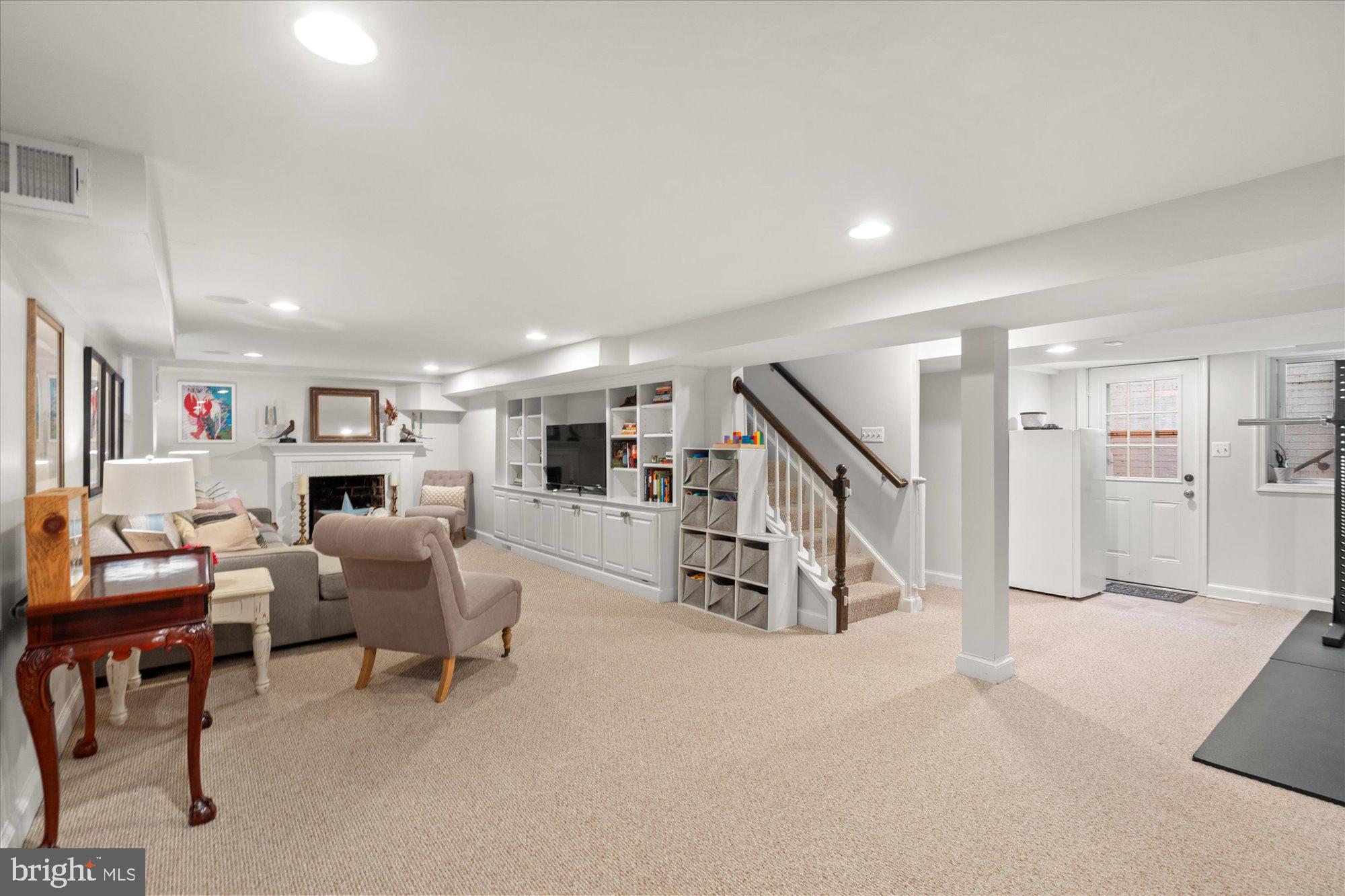 610 CRESTWOOD DRIVE