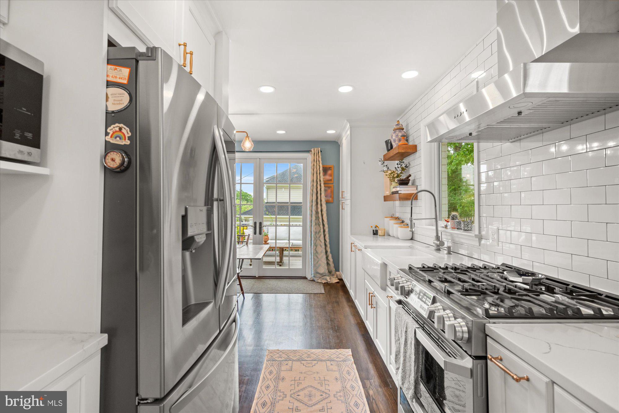 610 CRESTWOOD DRIVE