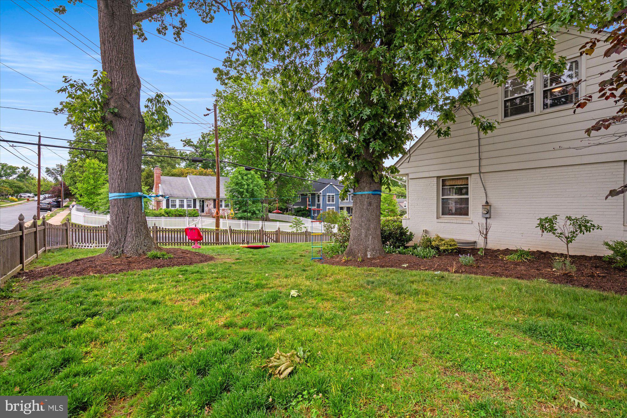 610 CRESTWOOD DRIVE