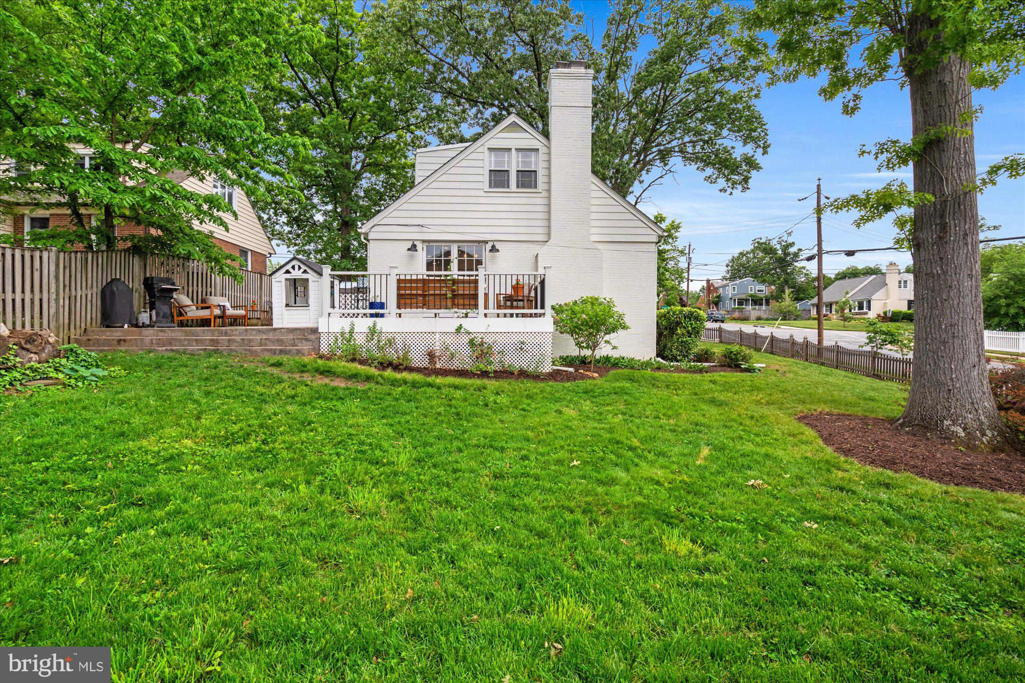 610 CRESTWOOD DRIVE