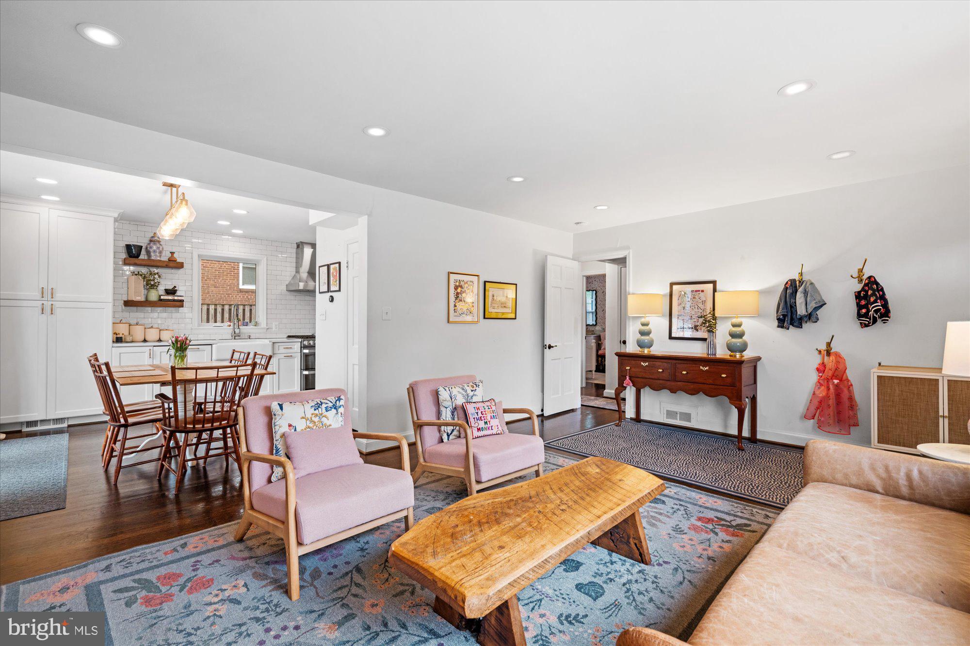 610 CRESTWOOD DRIVE