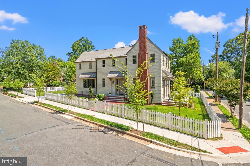 1004 VIRGINIA AVENUE