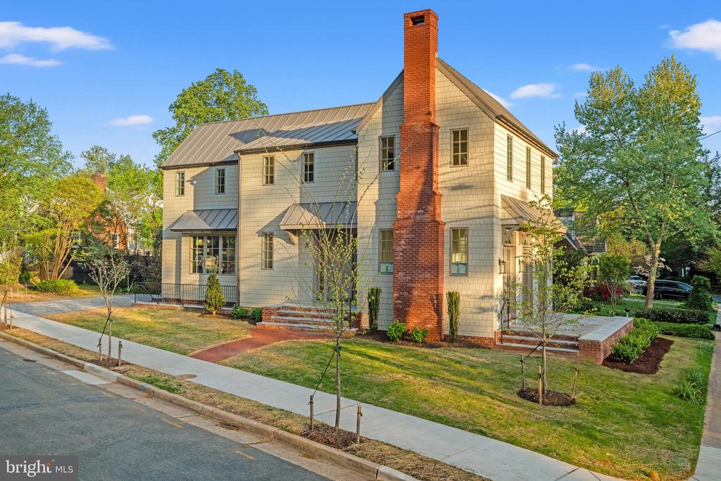 1004 VIRGINIA AVENUE
