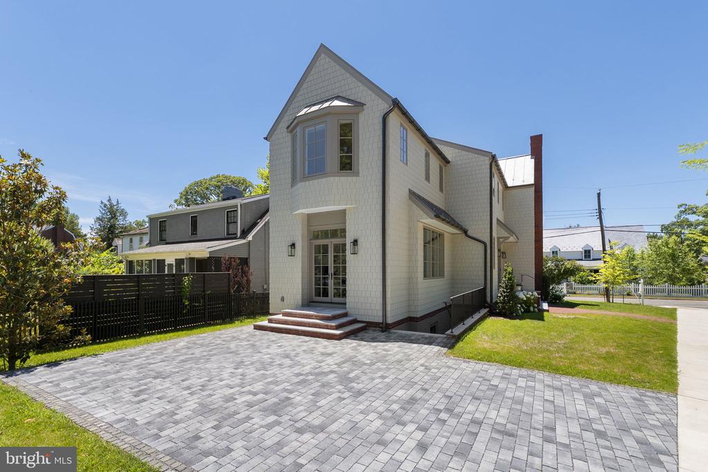 1004 VIRGINIA AVENUE