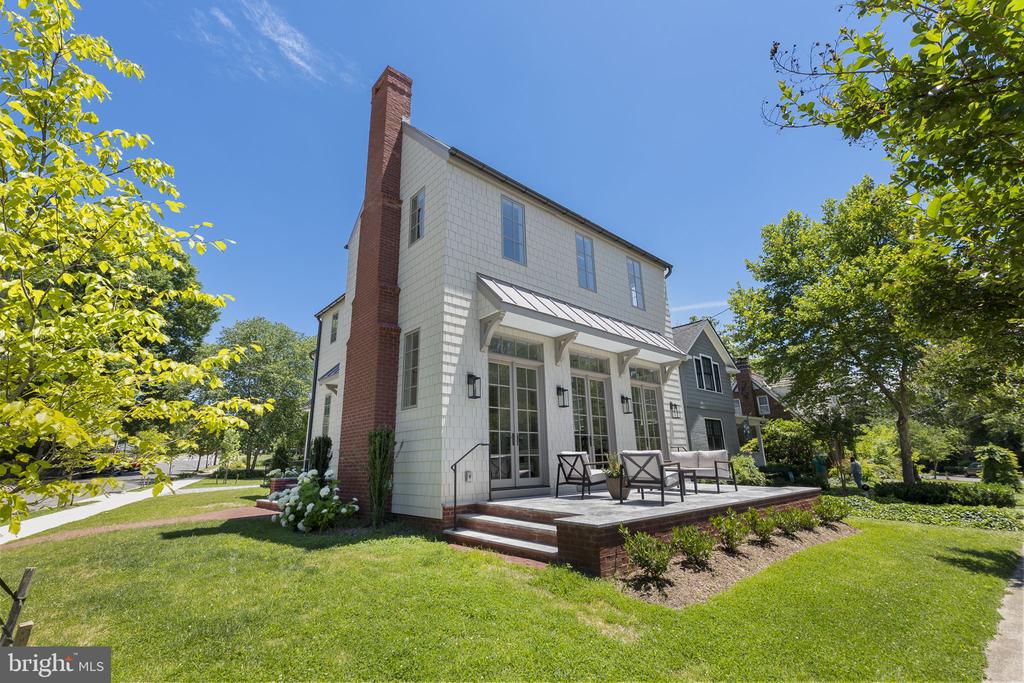 1004 VIRGINIA AVENUE