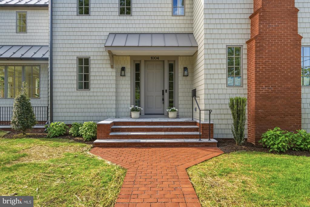 1004 VIRGINIA AVENUE