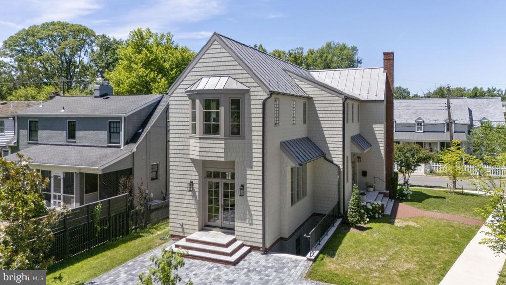 1004 VIRGINIA AVENUE
