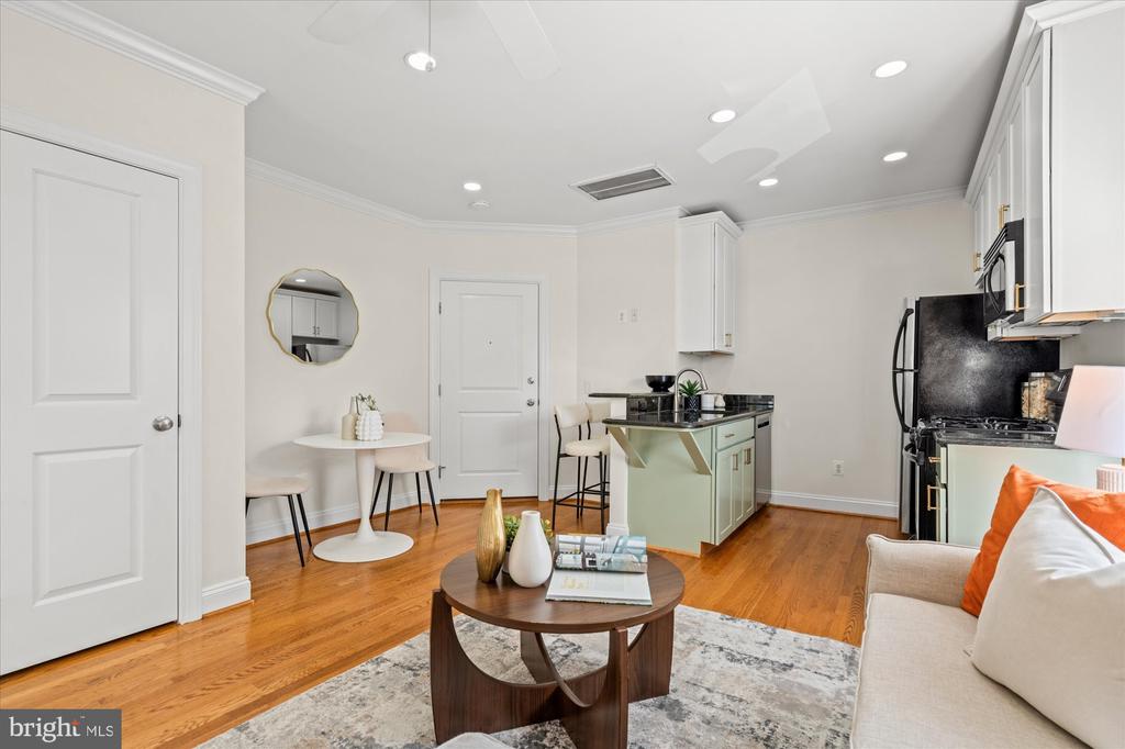 409 E RAYMOND AVENUE Unit: 6