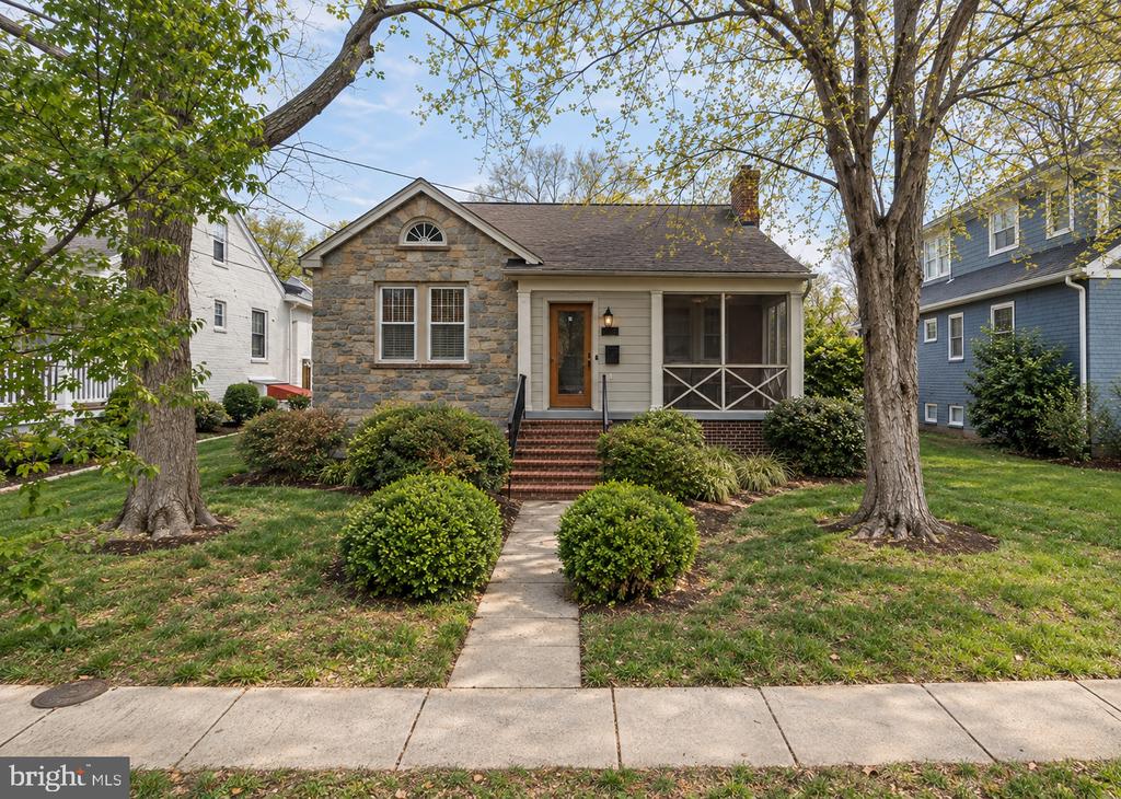 106 E MONROE AVENUE