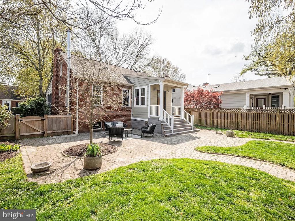 106 E MONROE AVENUE