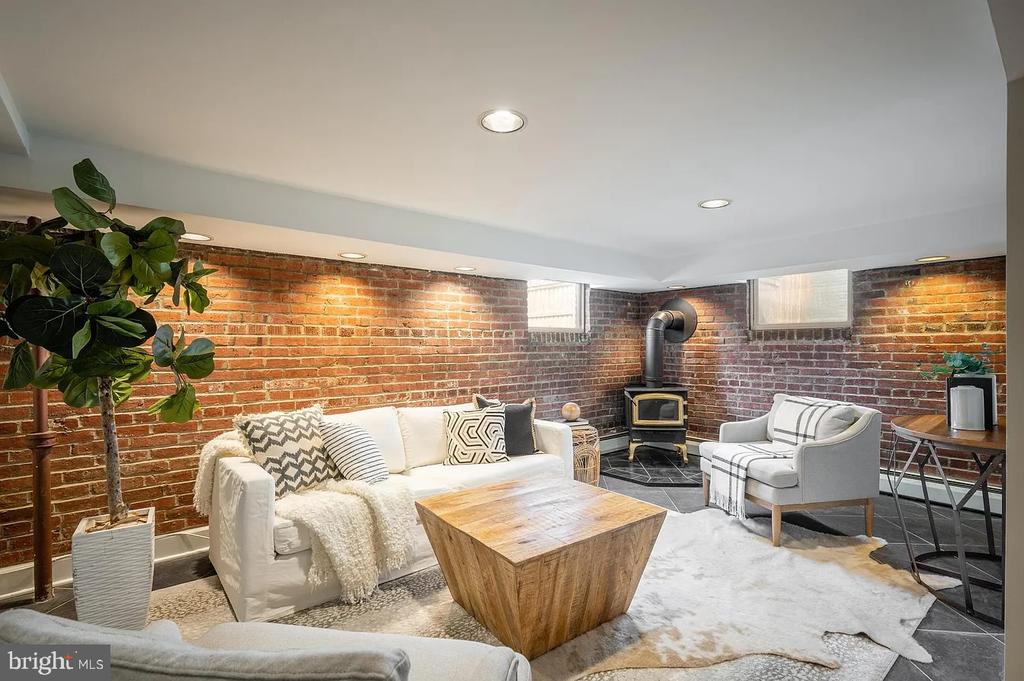 106 E MONROE AVENUE