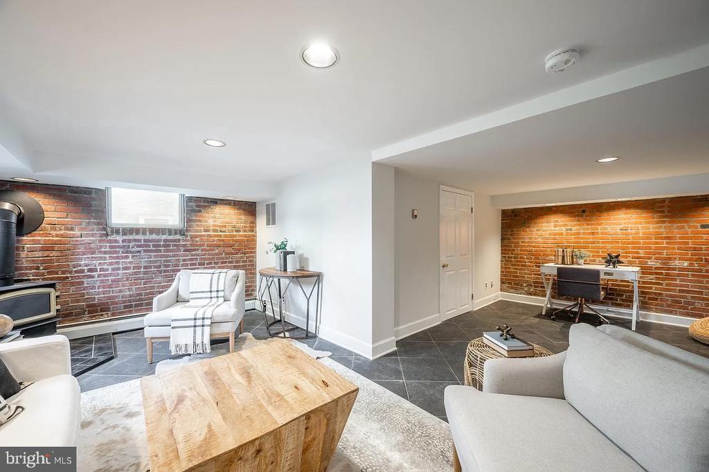 106 E MONROE AVENUE