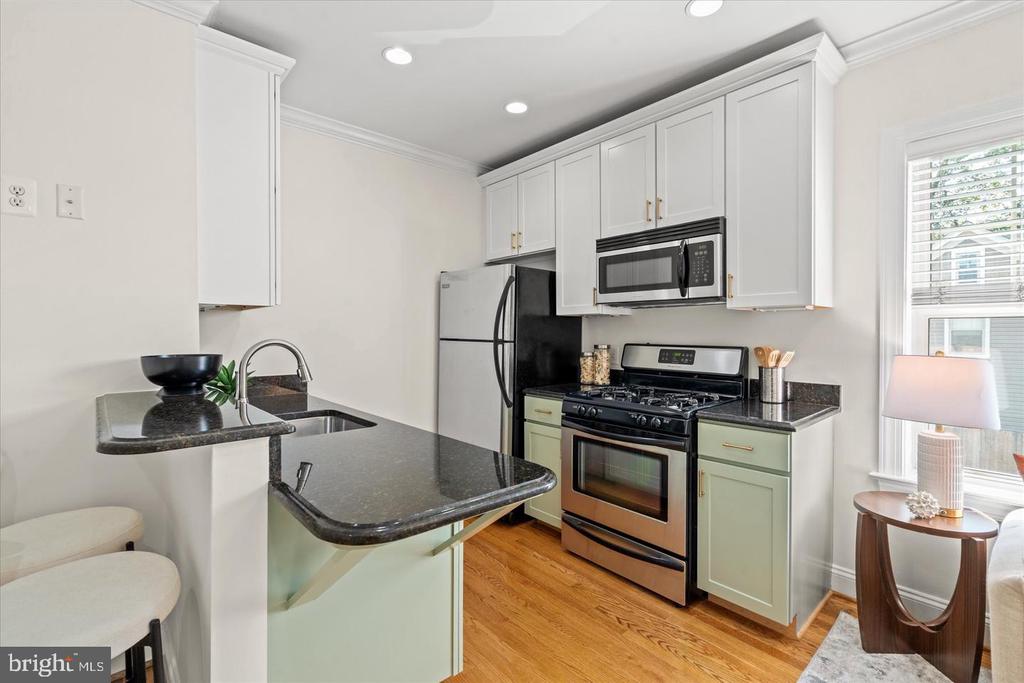 409 E RAYMOND AVENUE Unit: 6