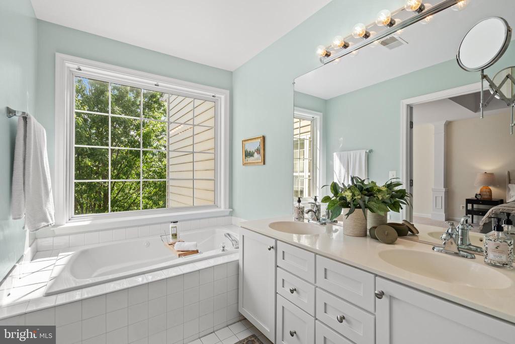 5284 Kestrel Crossing Dr