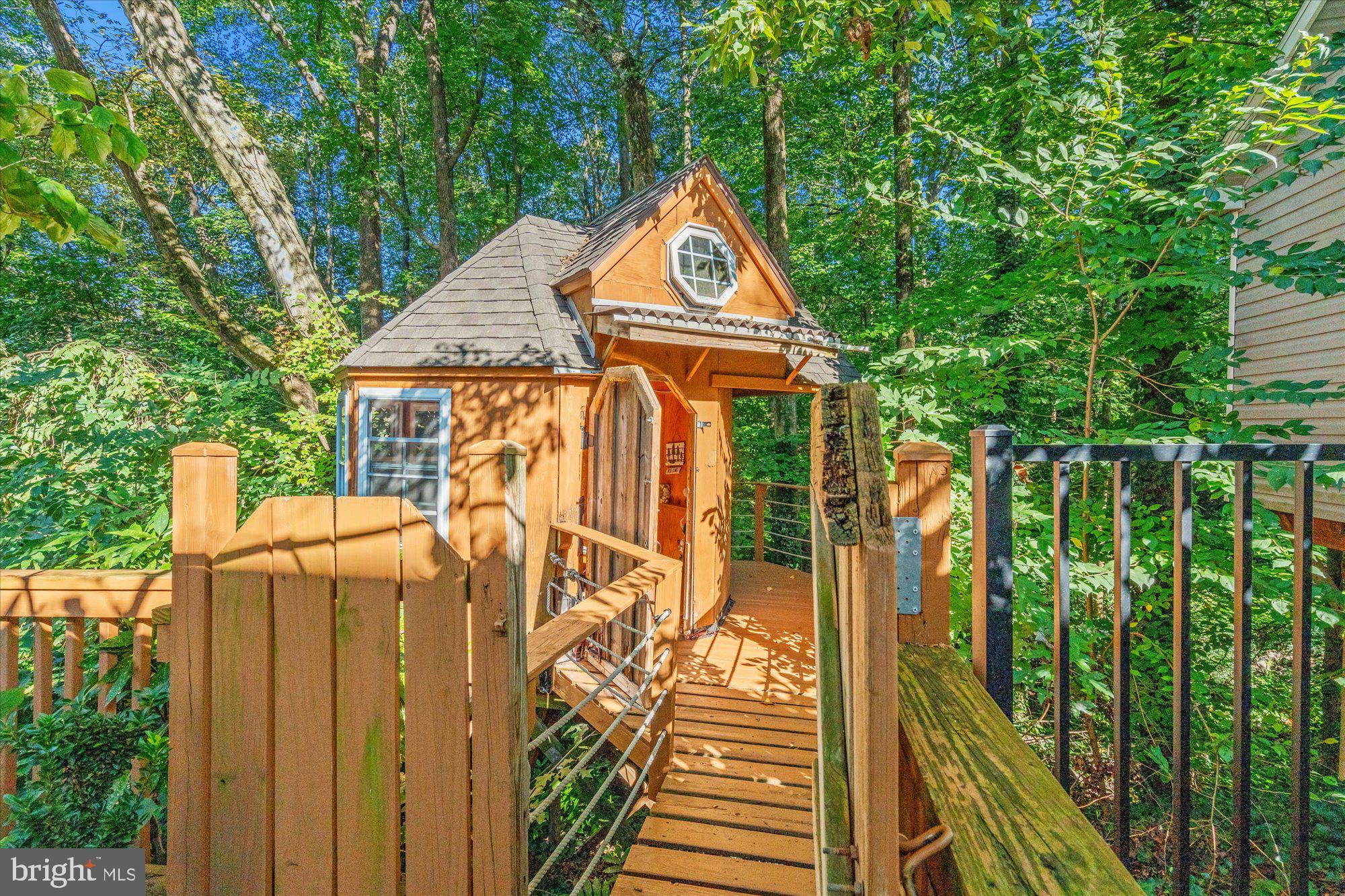 6123 BEECH TREE DRIVE