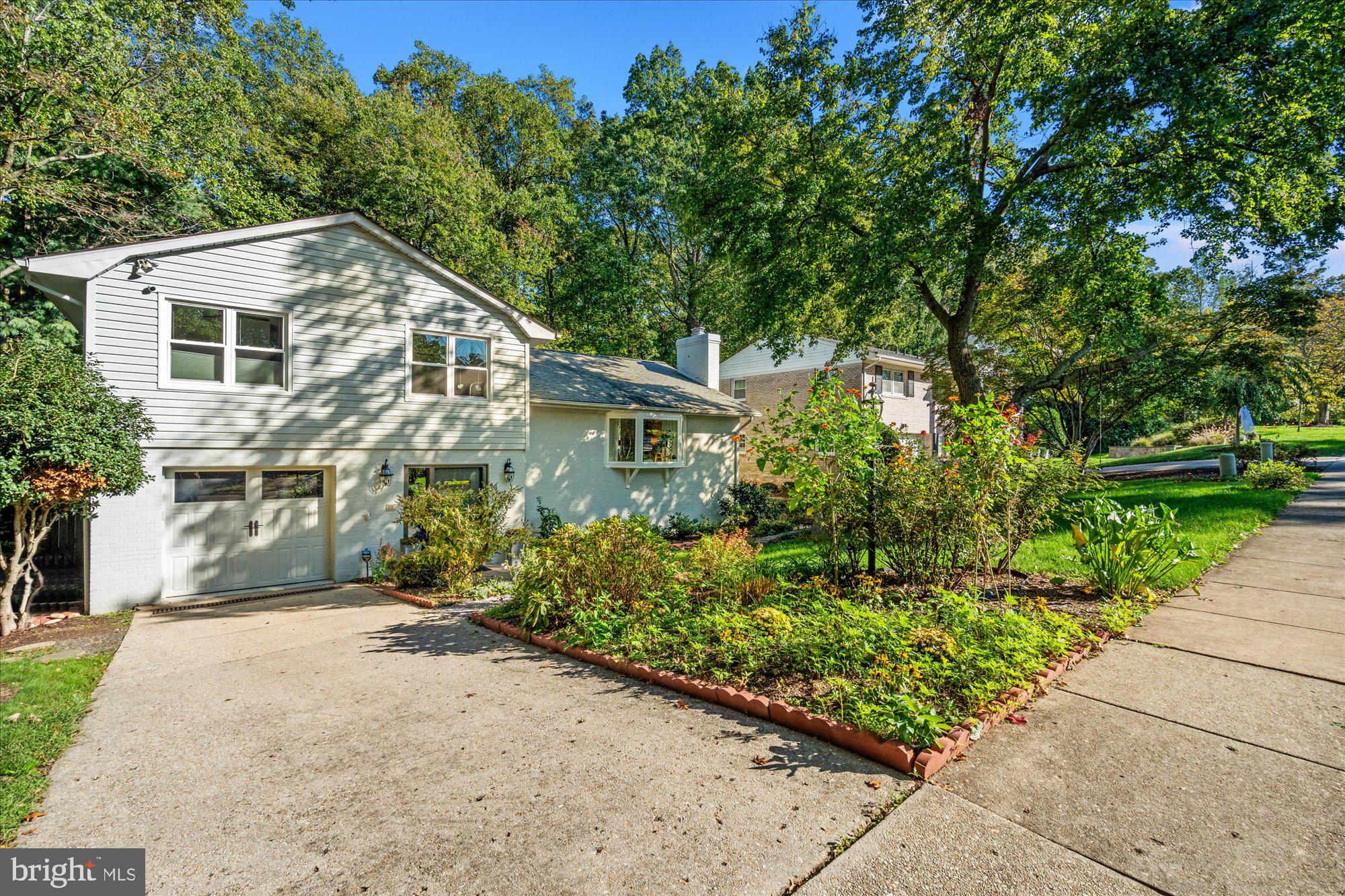 6123 BEECH TREE DRIVE