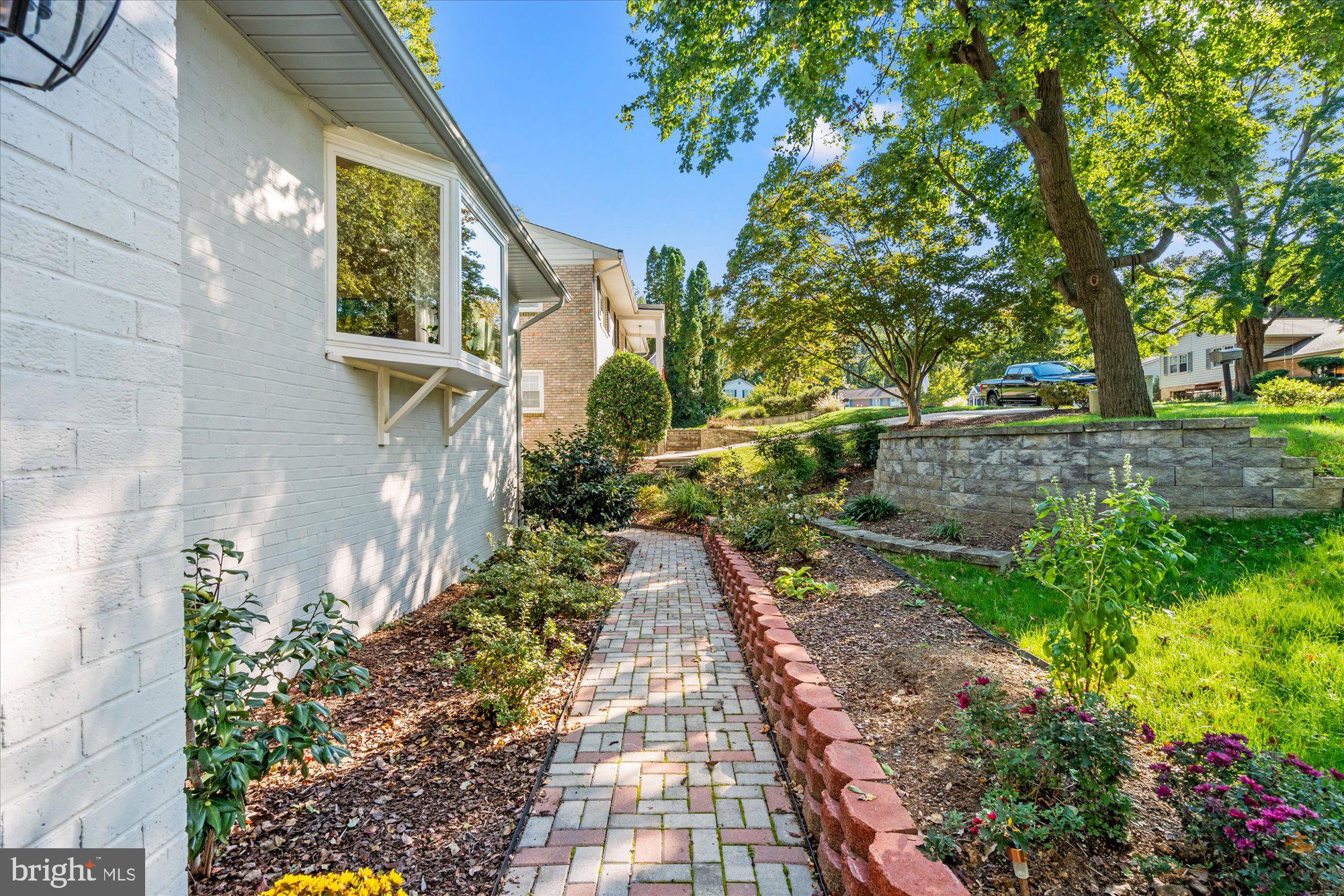 6123 BEECH TREE DRIVE