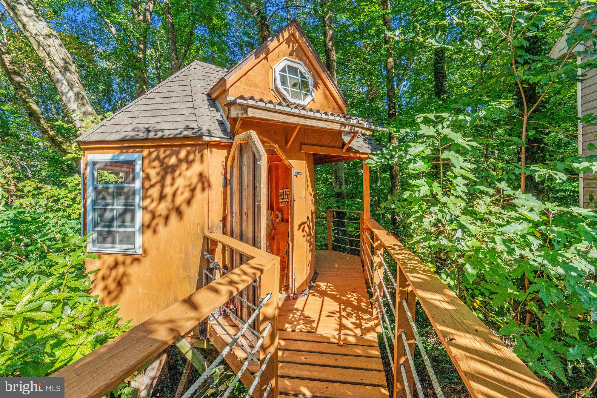 6123 BEECH TREE DRIVE