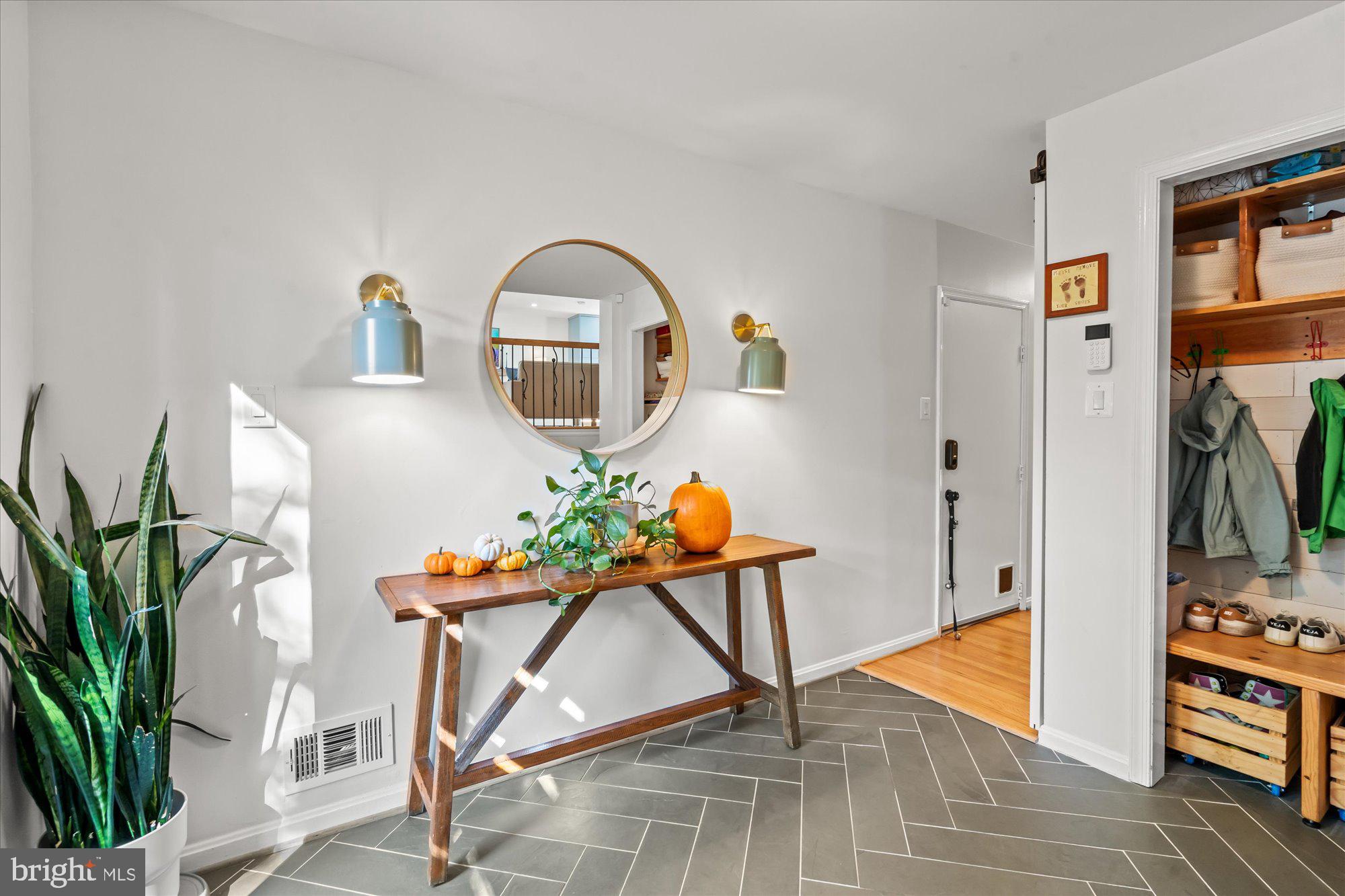 6123 BEECH TREE DRIVE