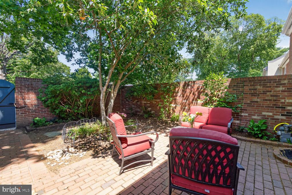 8312 WICKHAM ROAD