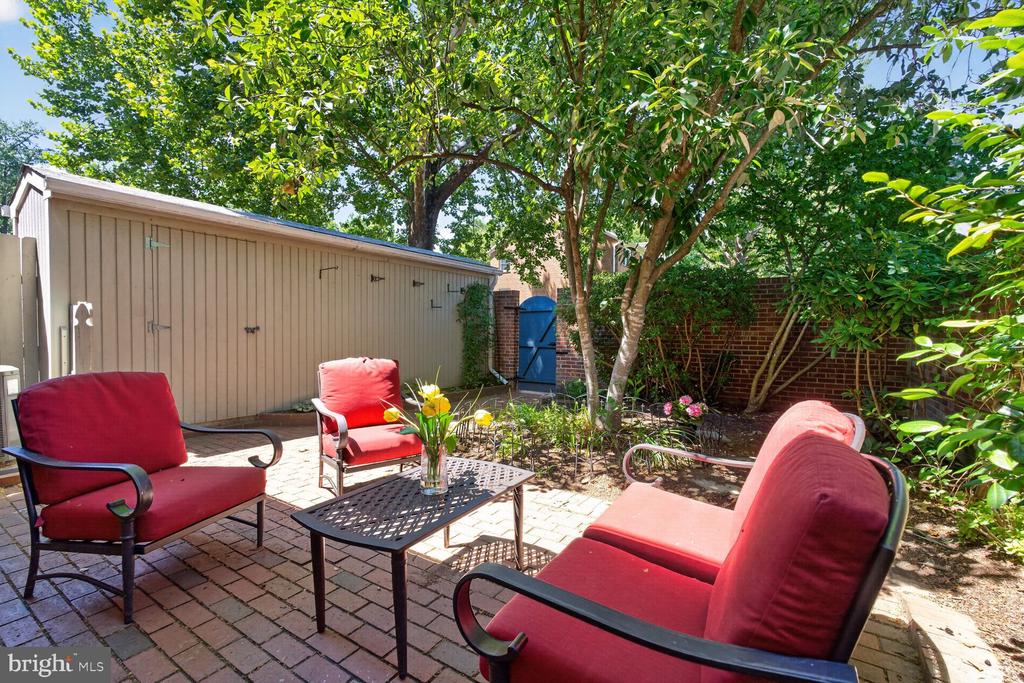 8312 WICKHAM ROAD