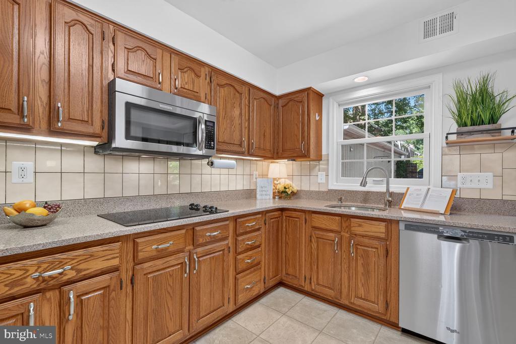 8312 WICKHAM ROAD