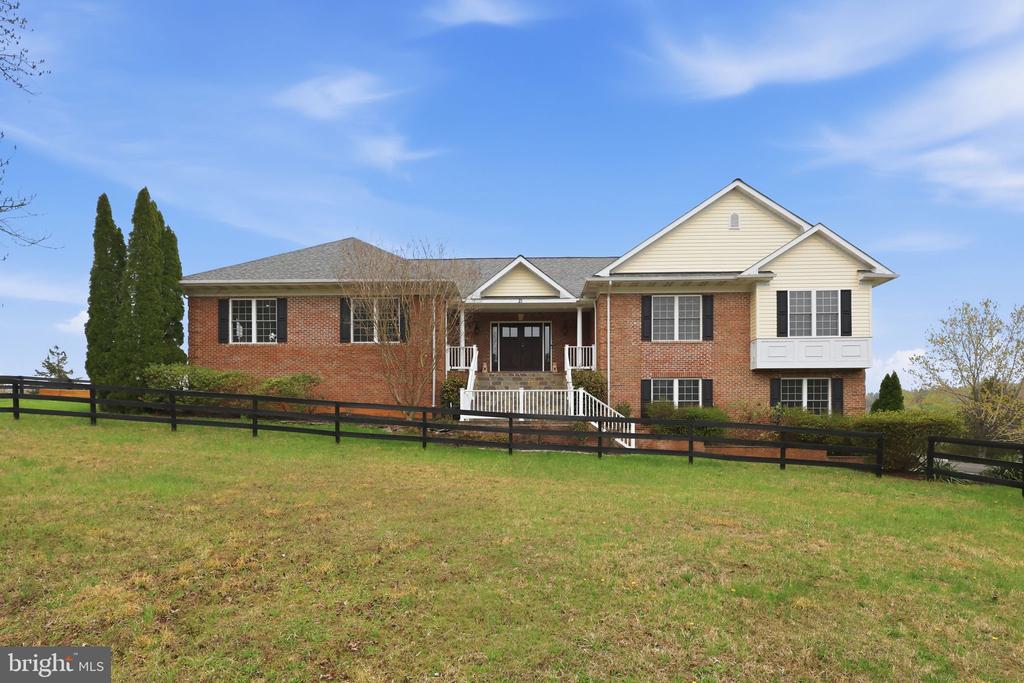 21 MERIDAN LANE
