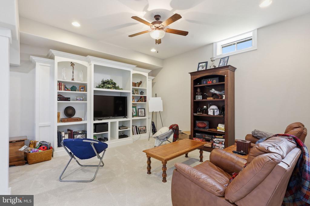 21 MERIDAN LANE