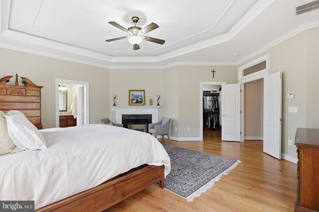 21 MERIDAN LANE