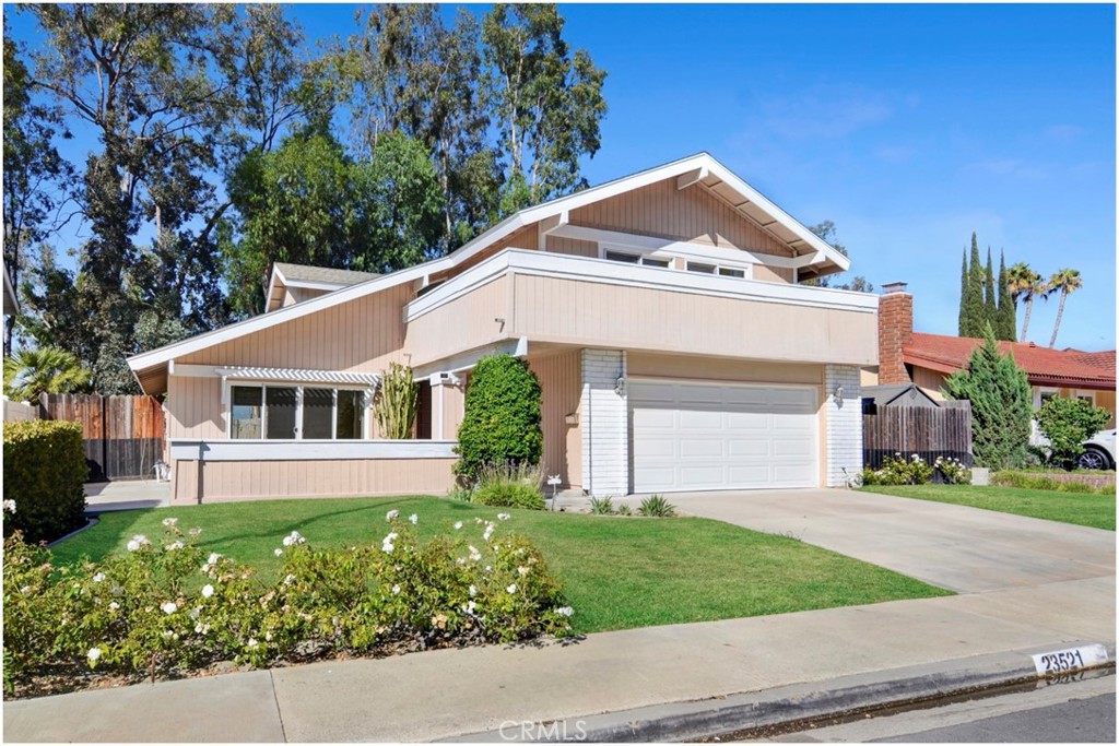 23521 Lochlomond Street